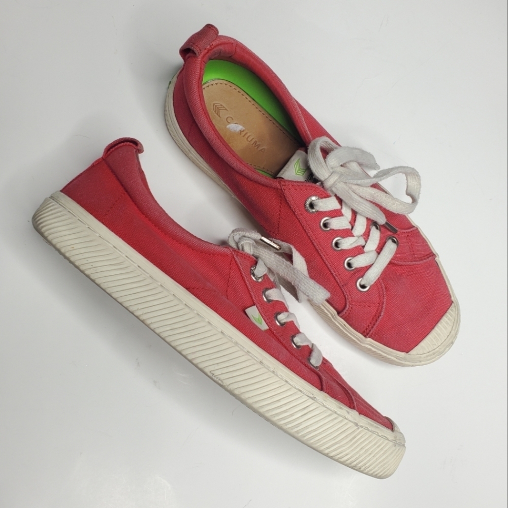 Cariuma Red Sneakers Low Top Tie Womens 8